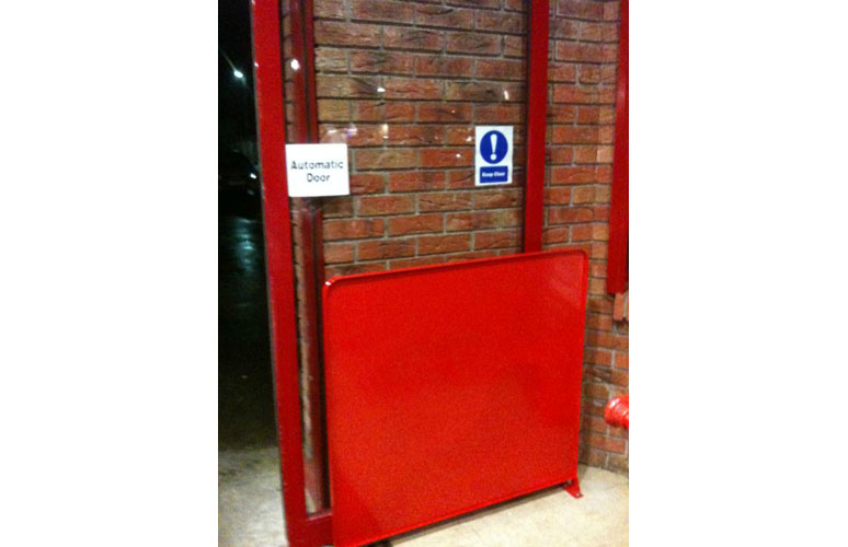 en16005-safety-barriers-automatic-doors-3