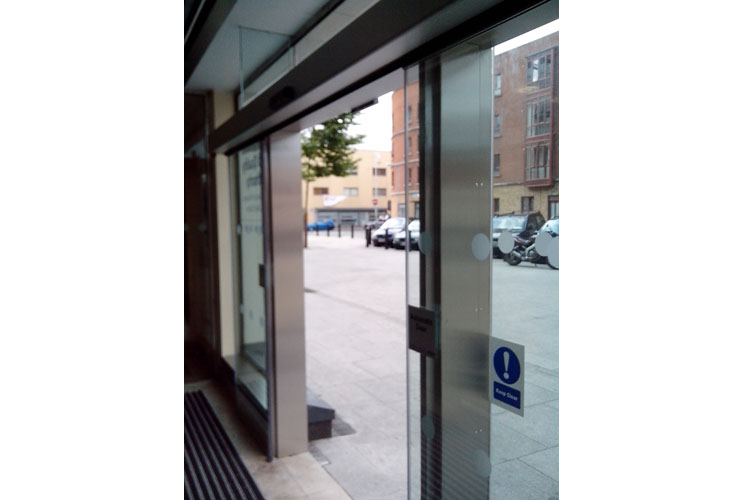 security-all-glass-sliding-automatic-door-automation-2