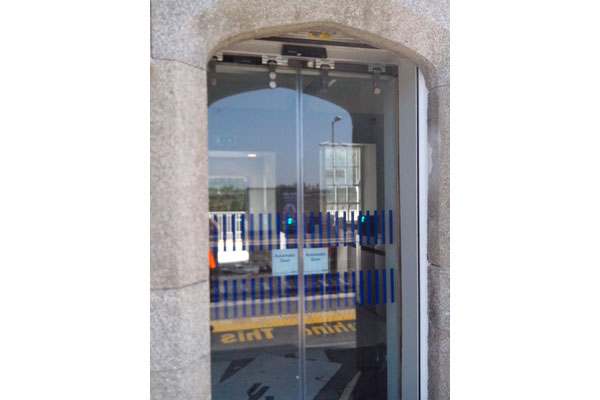 all1-glass-double-automatic-door-sliding-door-automation-wheelchair-disabled-access