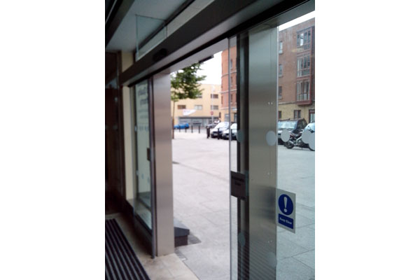 hiqa1-all-glass-security-double-automatic-door-sliding-door-automation-wheelchair-disabled-access